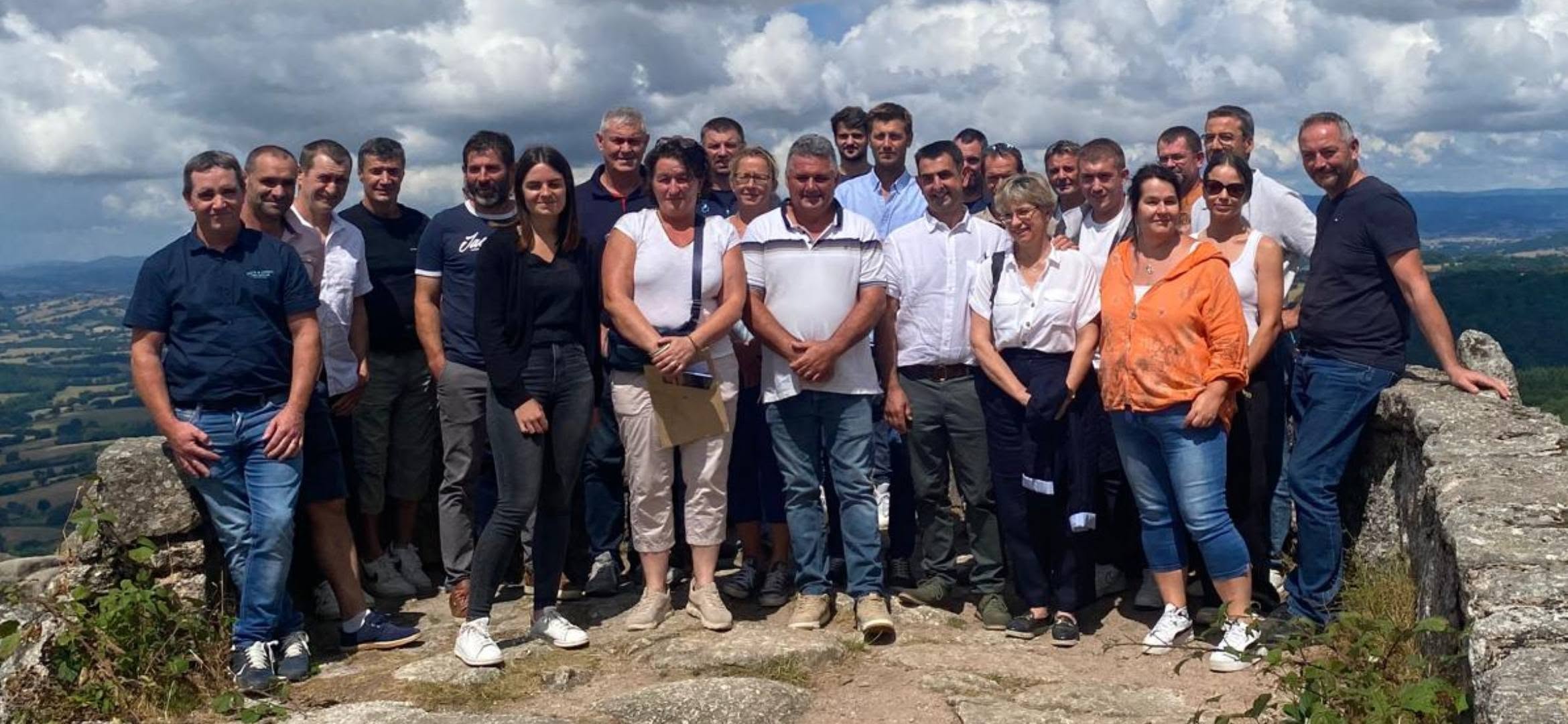 Les membres de Charolais Évaluation 71 réunis sur les hauteurs d'Uchon